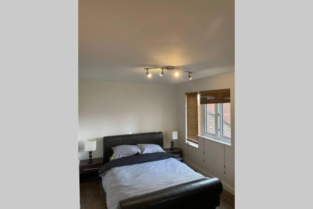 Beautiful Apartment Right Off Of Broadway Market Лондон Экстерьер фото